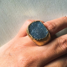 Incărcați imaginea în vizualizatorul Galeriei, Inel cu piatra naturala semipretioase cuart druza vopsita albastra
